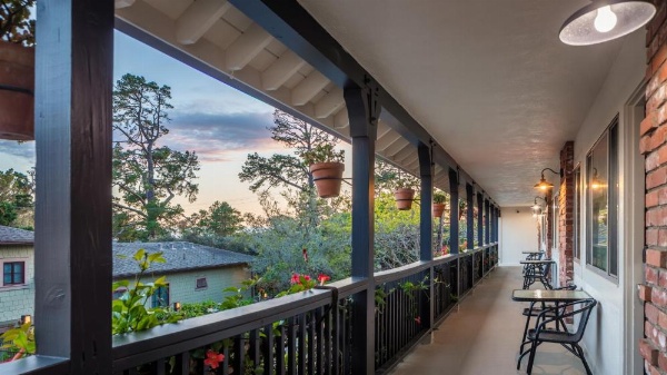 Candle Light Inn image 19