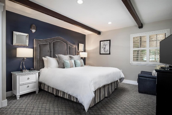 Candle Light Inn image 6